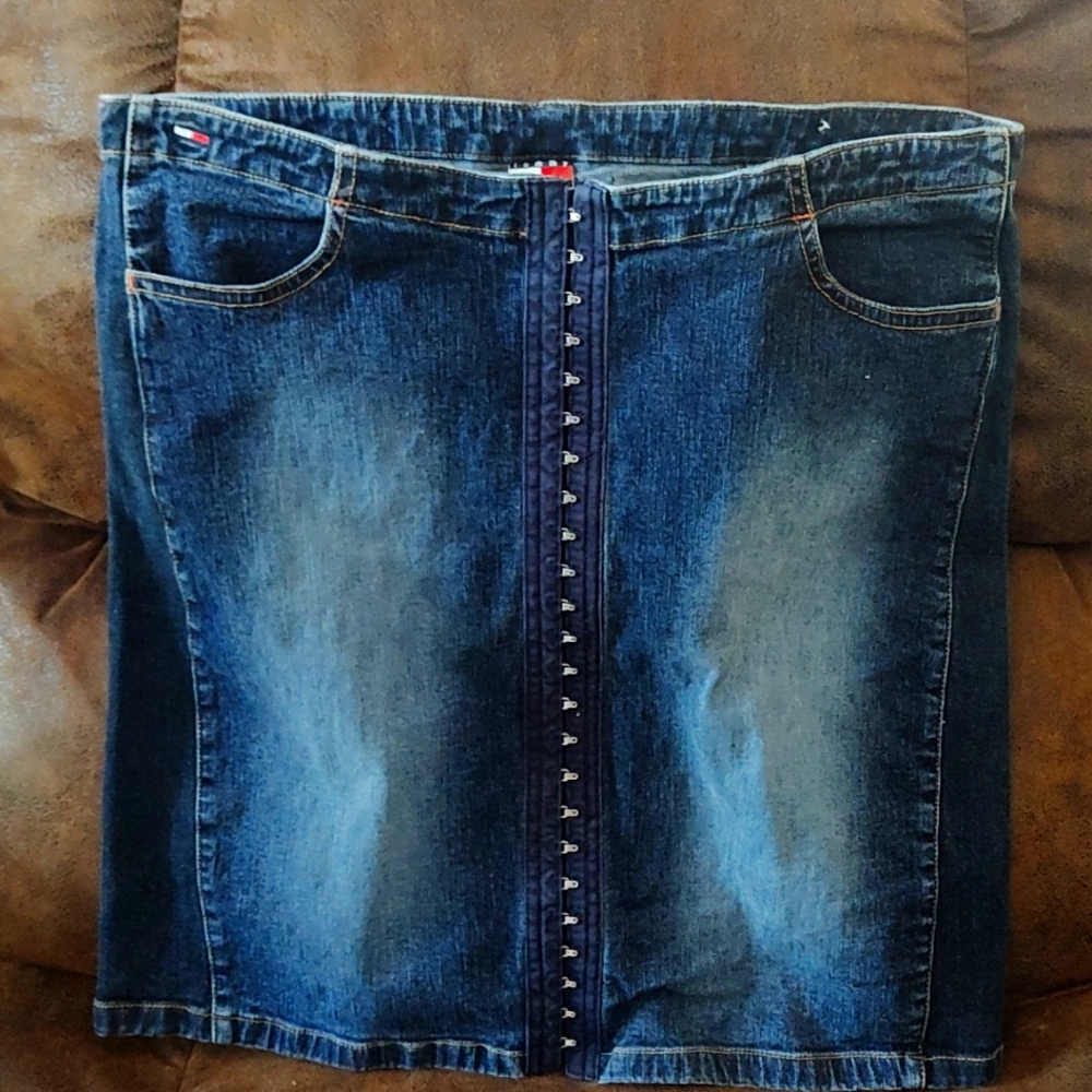 5 For $25 🔥 Tommy Jeans Denim Skirt